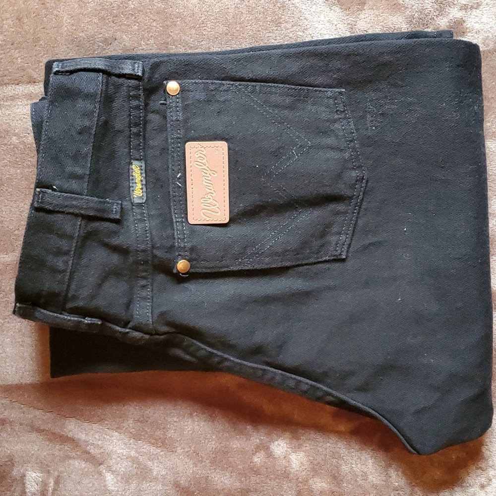New without tags- Wrangler classic jeans 33 x 32